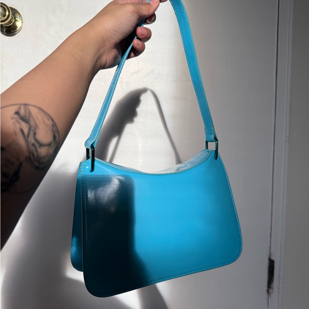 Elegant Blue Women's Shoulder Bag Magnet Snap Enclosure